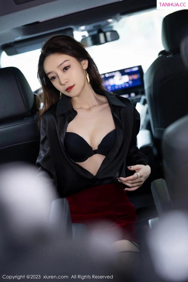   [XiuRen]高清写真图 2023.12.26 No.7867 苏曼兮 短裙黑丝第35张图片